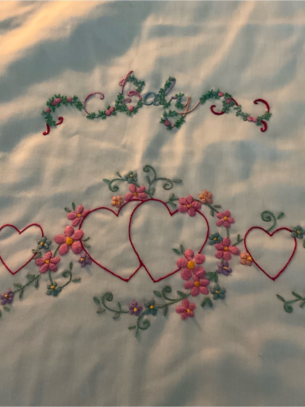Hand Embroidered White Cotton Baby Blanket with Floral Hearts - Picture 2 of 4